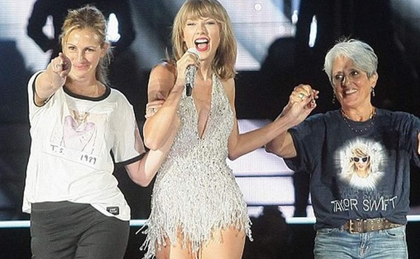 Taylor Swift saca a bailar a Julia Roberts