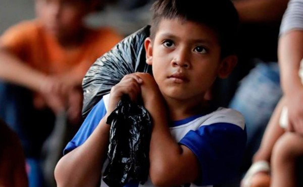 Una corte federal detiene por segunda vez expulsión de menor hondureño