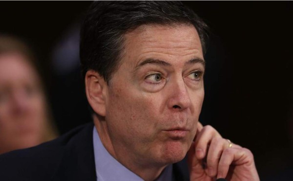 Jefe del FBI confirma pesquisa sobre lazos entre equipo de Trump y Rusia