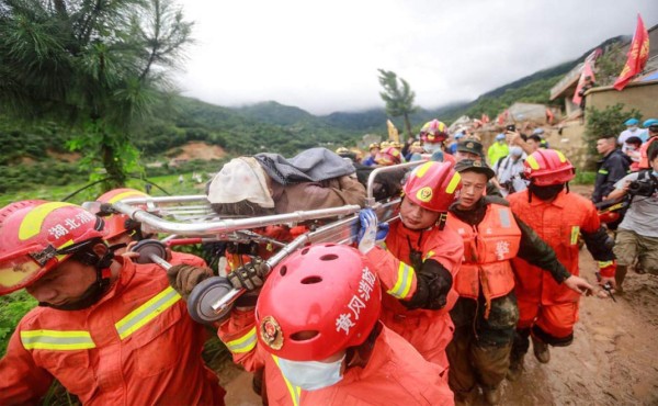 Unos 14 muertos o desaparecidos tras deslizamientos de tierra en China