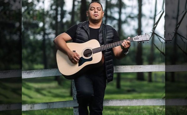 El hondureño Carlos Ballesteros graba disco cristiano en Londres