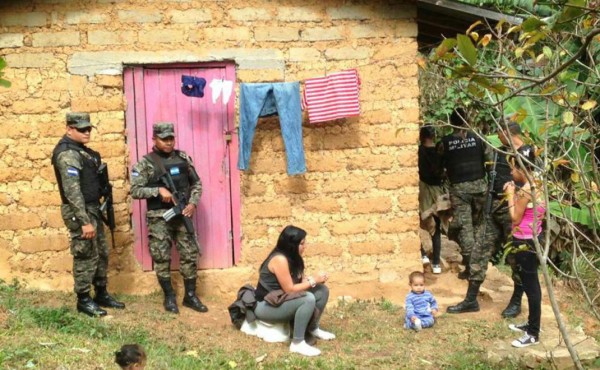 Capturan a tres mujeres con supuesta droga en Valle de Ángeles