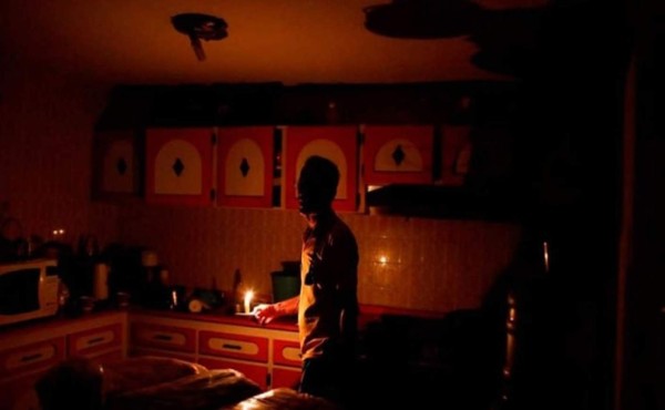 Los apagones asestan un golpe demoledor a la caótica economía venezolana