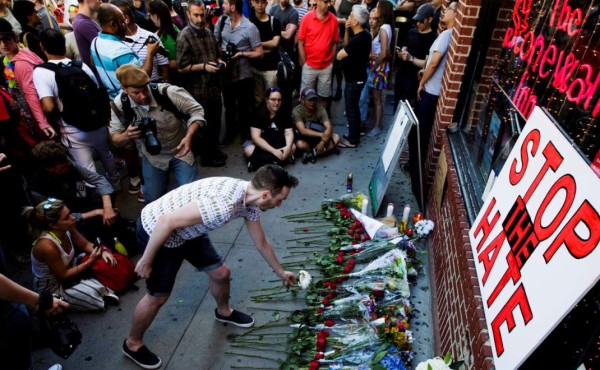 Difunden vídeos grabados por cámaras de policías en tiroteo de Orlando, EUA