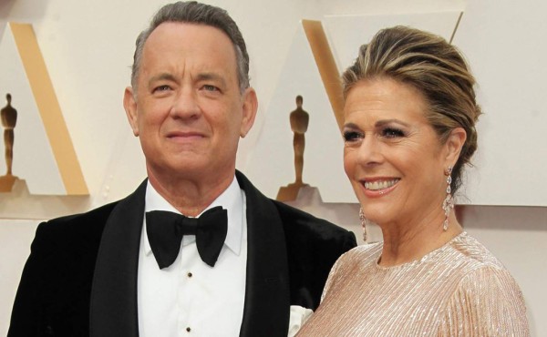 Tom Hanks regala una máquina de escribir a un niño acosado por llamarse Corona