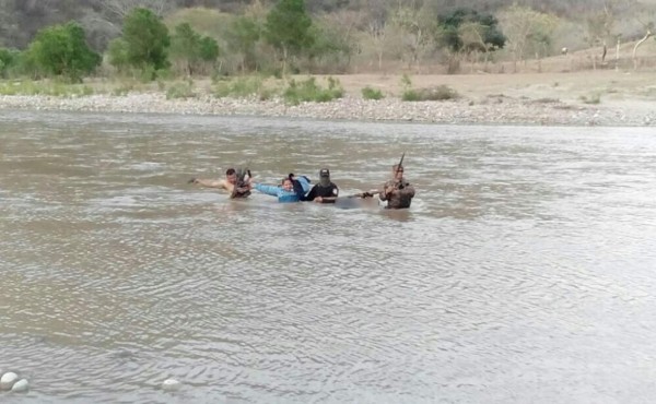 Hallan cadáver que estuvo siete días sumergido en río de Santa Bárbara