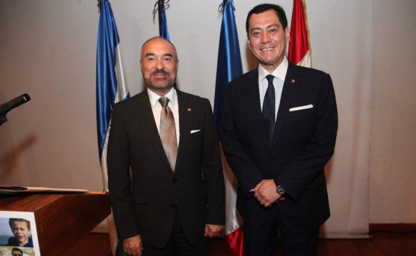 Embajada de Francia y Perú se unen en galería