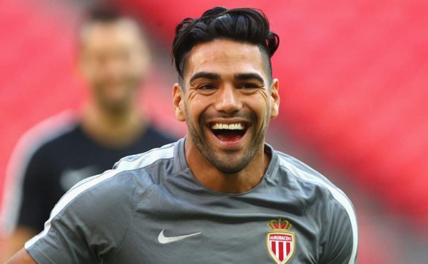 Lorelei dedica canción al colombiano Radamel Falcao