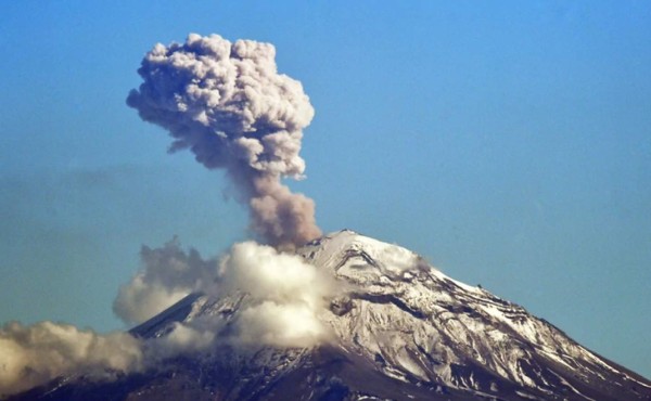 México aumenta alerta por actividad del volcán Popocatépetl