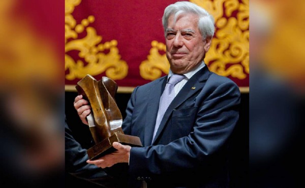 Anuncian los finalistas del premio Vargas Llosa