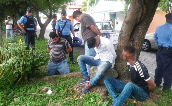 En persecución capturan a cuatro supuestos asaltantes en San Pedro Sula
