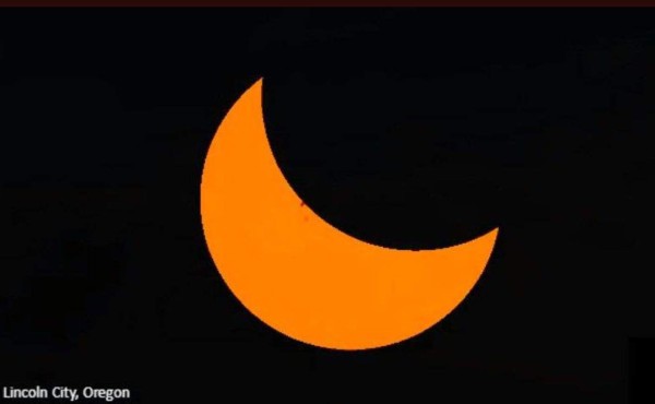 Eclipse solar finaliza su paso por Estados Unidos
