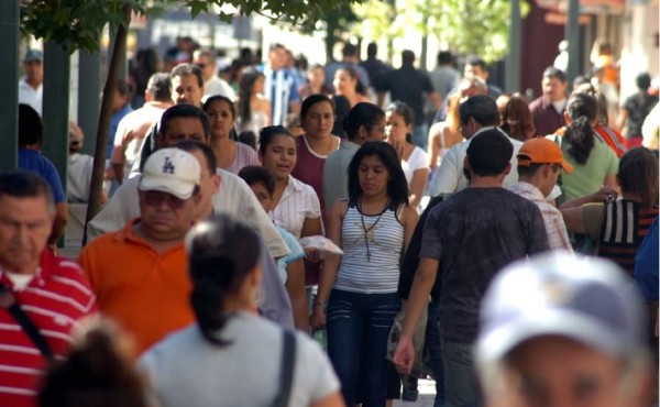 Políticos enfrentados por la reelección presidencial en Honduras