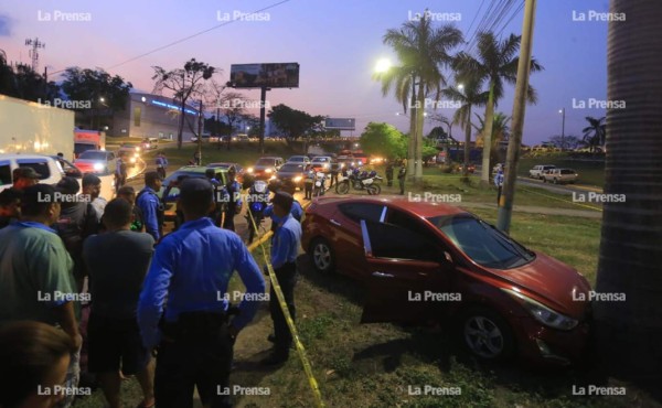 Acribillan a un hombre en su vehículo en el bulevar del sur de San Pedro Sula