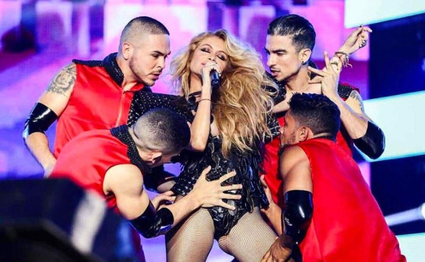 Dosamantes defiende trasero de Paulina  