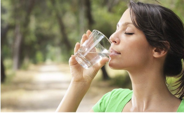 Toma agua a diario para mejorar tu vida íntima