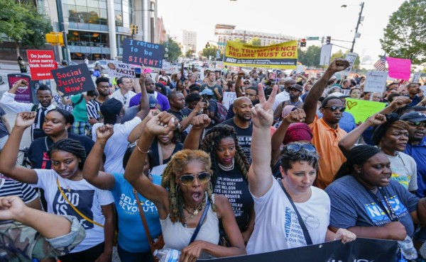 Conferencia Episcopal de EUA crea comité contra el racismo tras Charlottesville