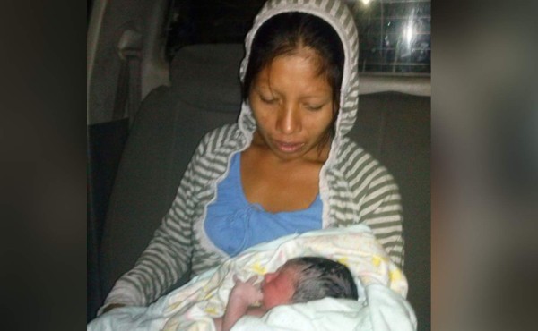 Mujer da a luz en una patrulla de policías en Paz Barahona