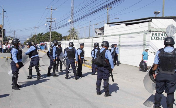 Policía decomisa pólvora a aficionados en Puerto Cortés
