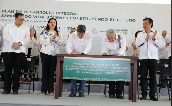 Presidentes de Honduras y México firman acuerdo para generar empleos que frenen migración