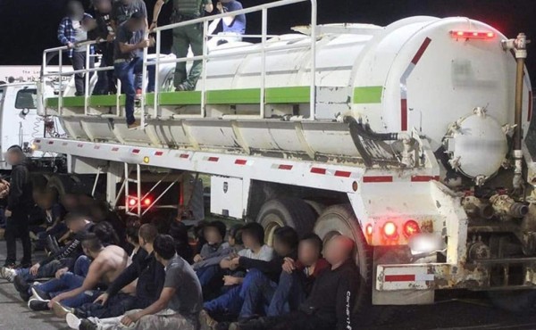 Detienen a varios hondureños indocumentados en Texas tras trasladarse en vehículos de carga