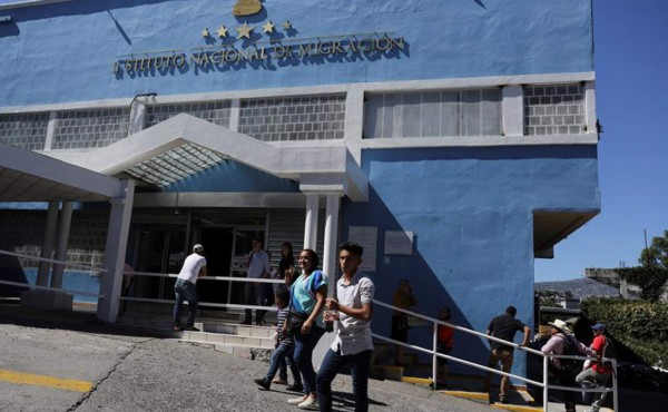 Fachada del Instituto hondureño de Migración, que recibió la donación de equipo especializado para una Plataforma de Atención hoy viernes en Tegucigalpa. Honduras inauguró este viernes el Centro Estadístico Migratorio que permitirá establecer un perfil de sus emigrantes para formular políticas integrales en la temática y una Plataforma de Atención, con apoyo de la Organización Internacional para las Migraciones (OIM).