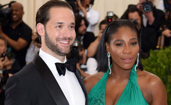 Serena Williams presenta a su hija por primera vez