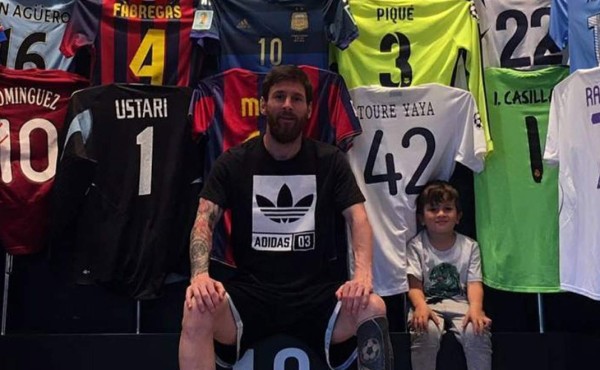La imperdible colección de camisetas de Messi