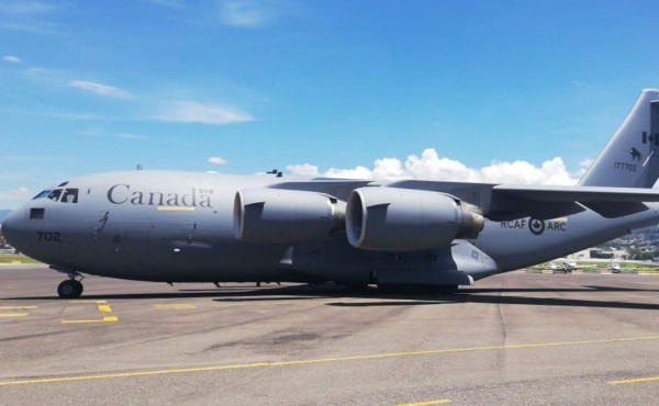 Llega a Honduras avión de Canadá con 17 toneladas de equipo de protección personal