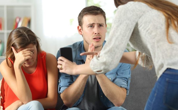 Es la segunda amante del jefe y se ofende