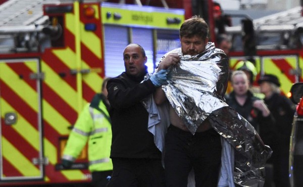 Atacante en Londres vinculado a 'grupos terroristas islamistas'
