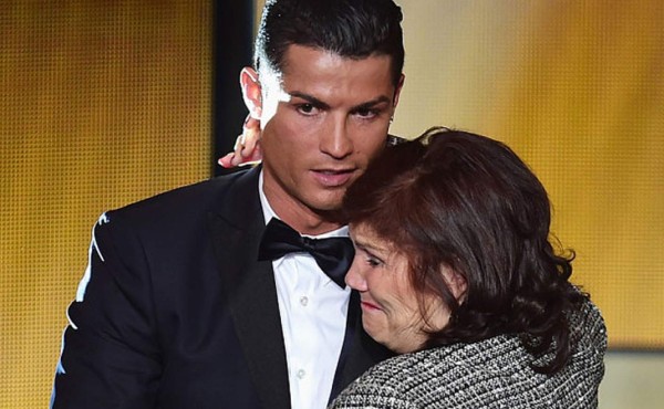 La madre de Cristiano asegura que a su hijo 'le gustaría terminar en Madrid'