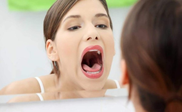 Lengua blanca: principales causas y qué hacer