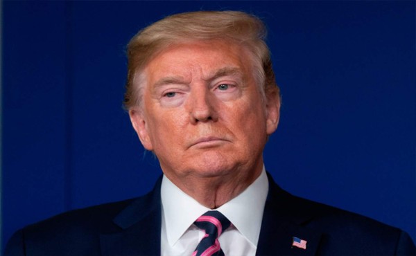 Trump se defiende y arremete contra medios tras polémica del desinfectante