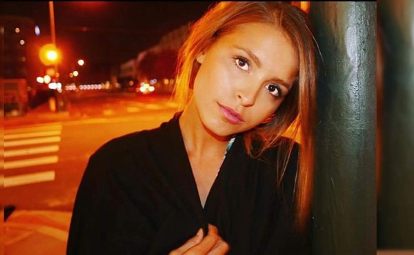 Modelo Marisa Papen arrestada por posado inmoral frente al Vaticano