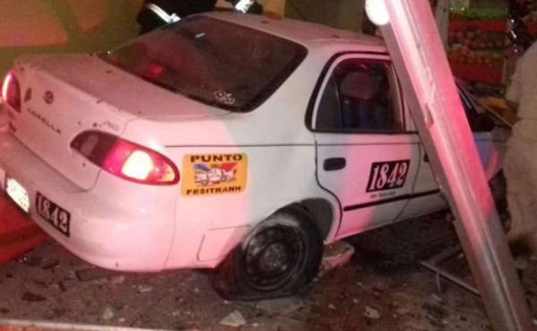 Yan Carlos Pineda aprendió a manejar hace poco más de un año trabajando como ayudante de un carro repartidor de agua purificada.