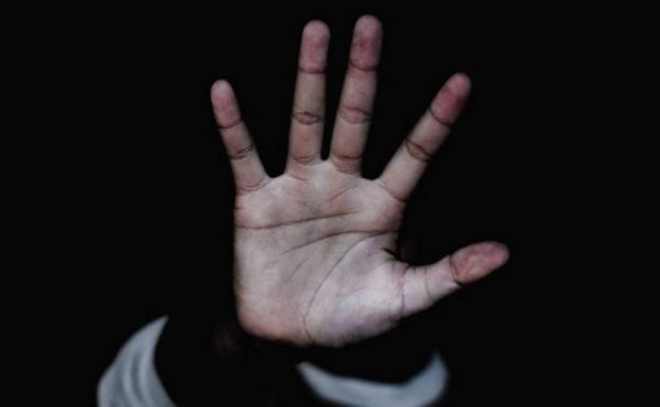 Hondureña denuncia que exagente de ICE la violó durante siete años