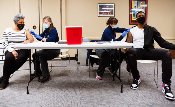 Biden acelera en su segundo día de mandato la lucha contra el covid-19 en EEUU