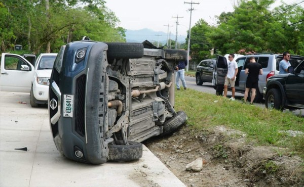 Solo daños materiales deja accidente en bulevar de San Pedro Sula