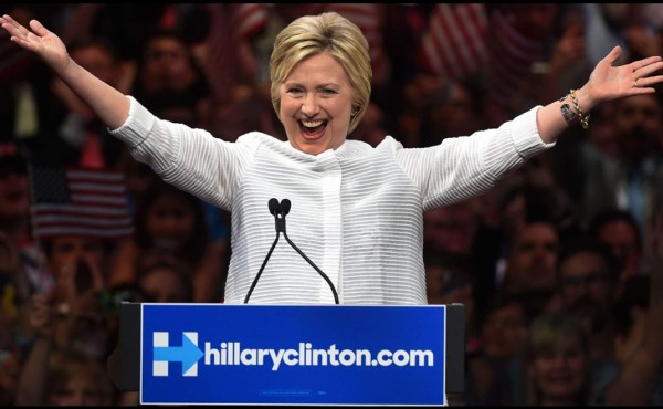 Clinton hace historia: Primer mujer nominada a la Presidencia de EUA