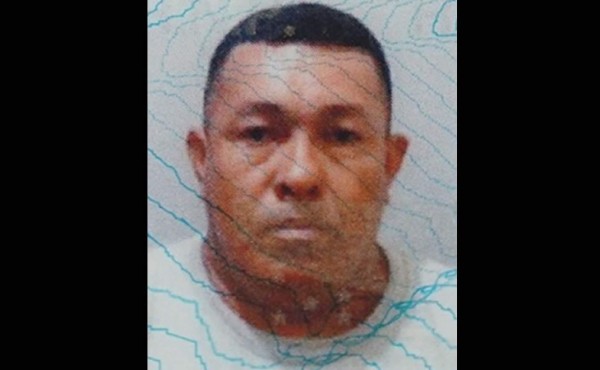 Matan a un hombre cuando iba saliendo de su casa en Puerto Cortés