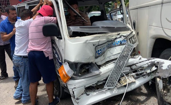 Siete heridos en choque entre rapidito y bus interurbano