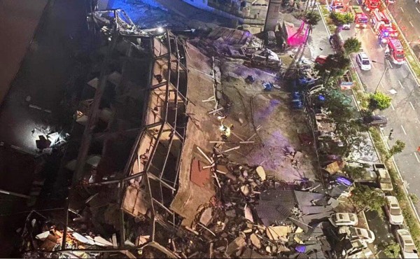 Se derrumba en China hotel que albergaba a personas en cuarentena por coronavirus