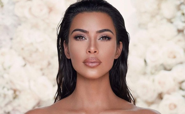 Kim Kardashian comparte primera foto de su cuarto hijo