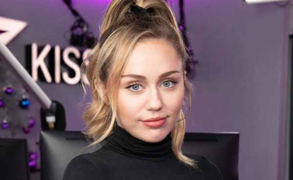 Miley Cyrus desmiente rumores de embarazo de la forma más original