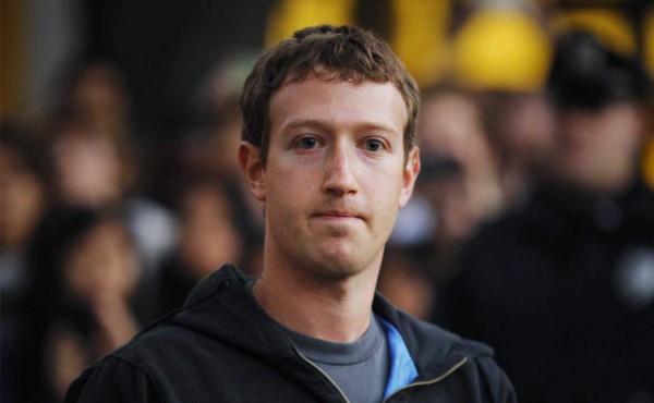 Hackers revelan la contraseña de Twitter de Zuckerberg