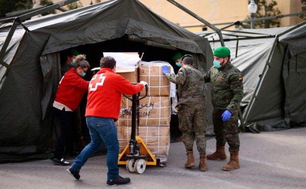 España reporta 832 muertos por coronavirus en 24 horas, nuevo récord diario