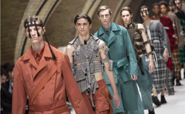 La Fashion Week de Londres propone una moda masculina joven y provocadora