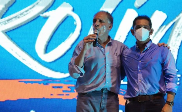 Nasry Asfura presenta a Rolin Peña como precandidato a alcaldía de San Pedro Sula