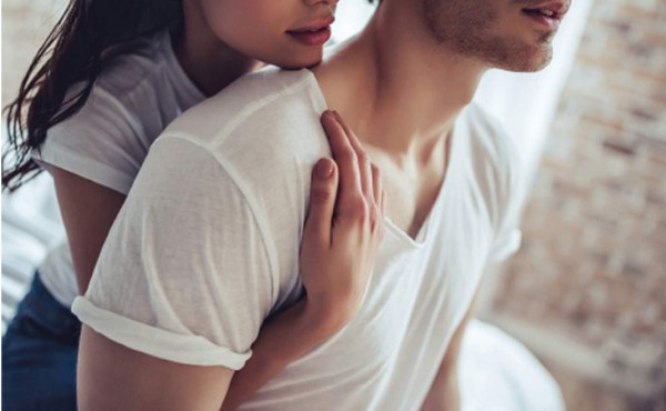 Se enamora de 'amigo con derechos”